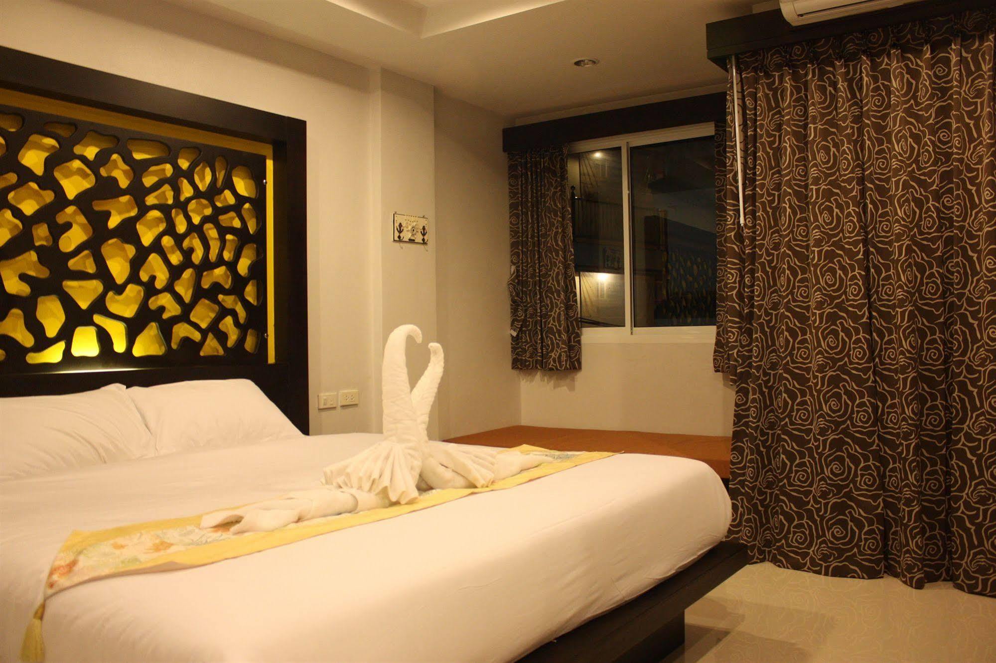 The Silk Hill Hotel Patong Exterior foto